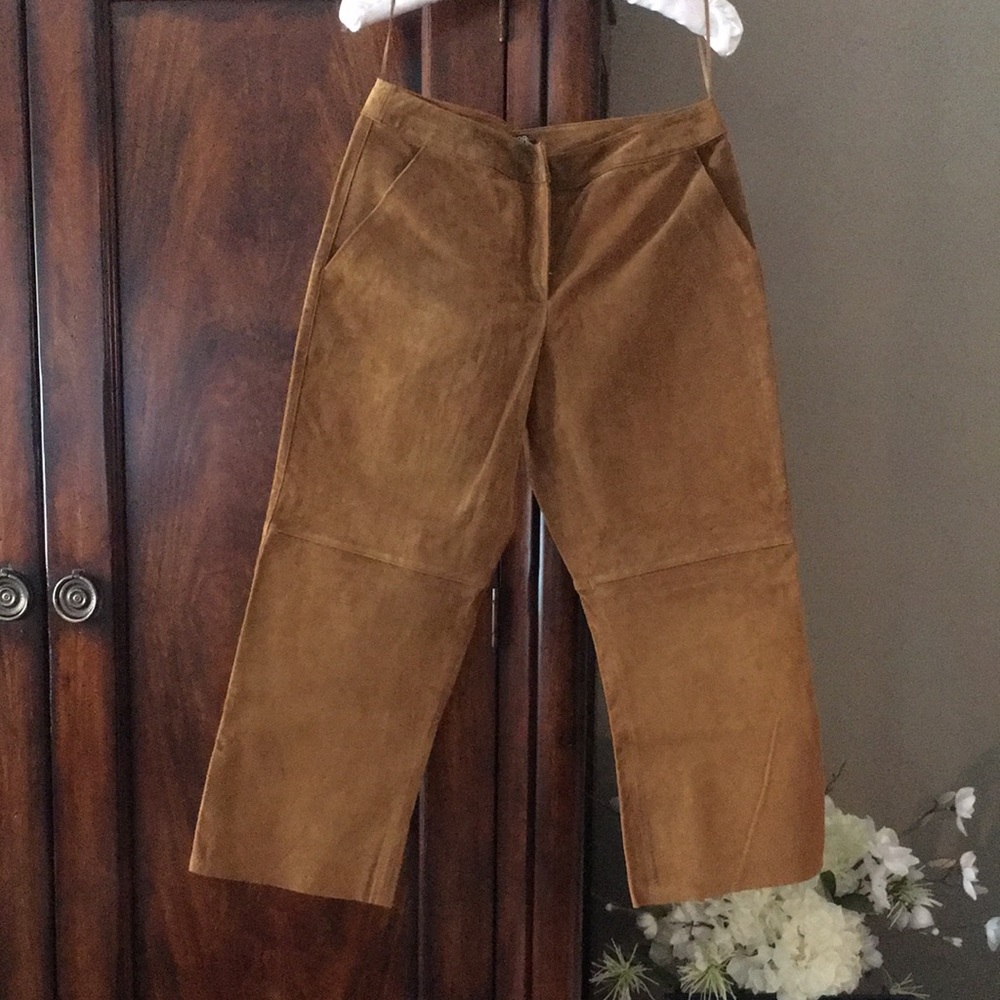 Express 100% genuine leather suedes crop pants.
